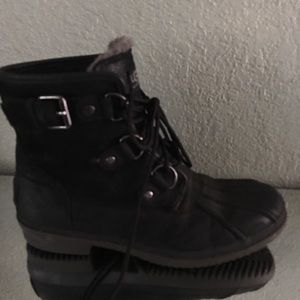 UGG rain boots Adirondack